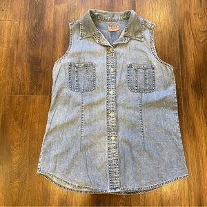 Sleeveless Chambray button down collared shirt size medium denim